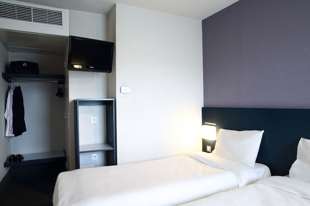 B&B Hotel Hyeres Exterior photo