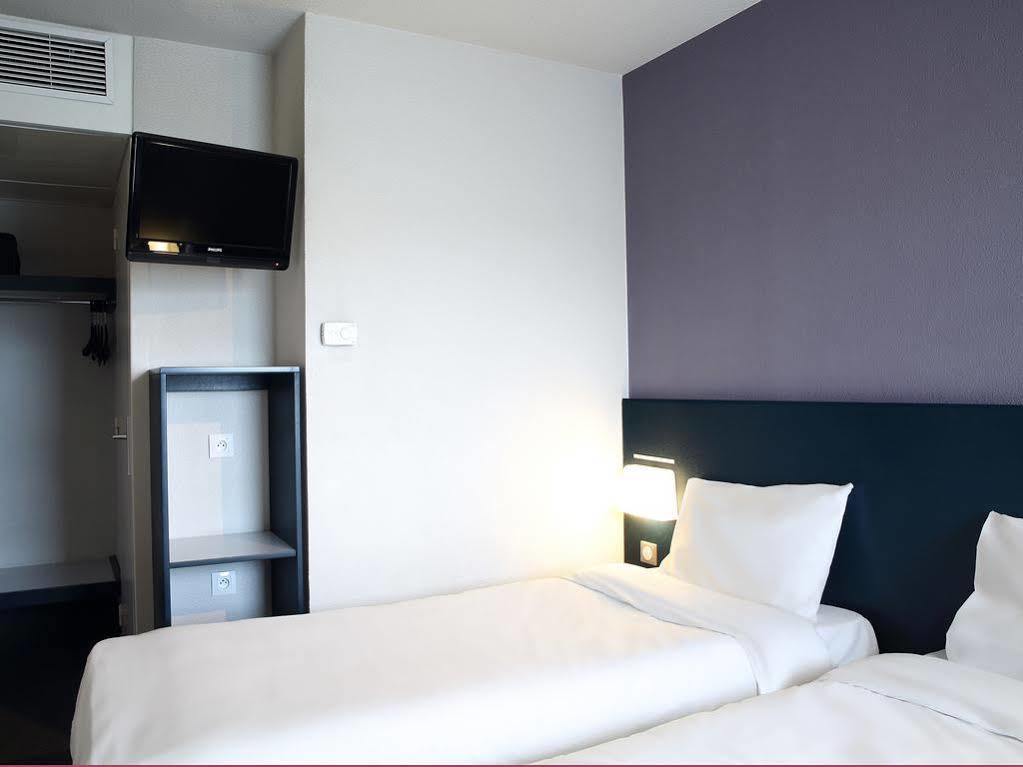 B&B Hotel Hyeres Exterior photo