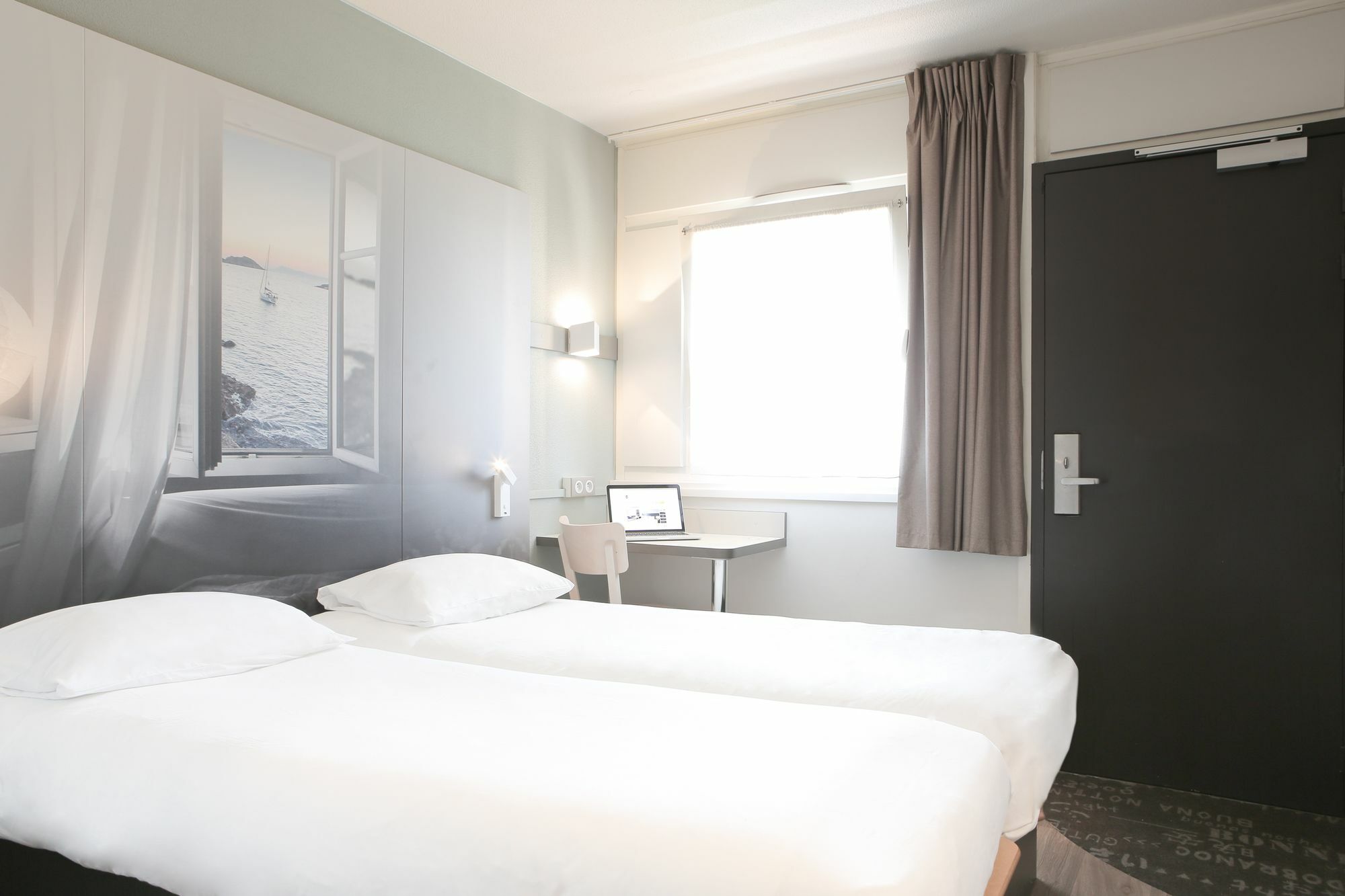 B&B Hotel Hyeres Exterior photo